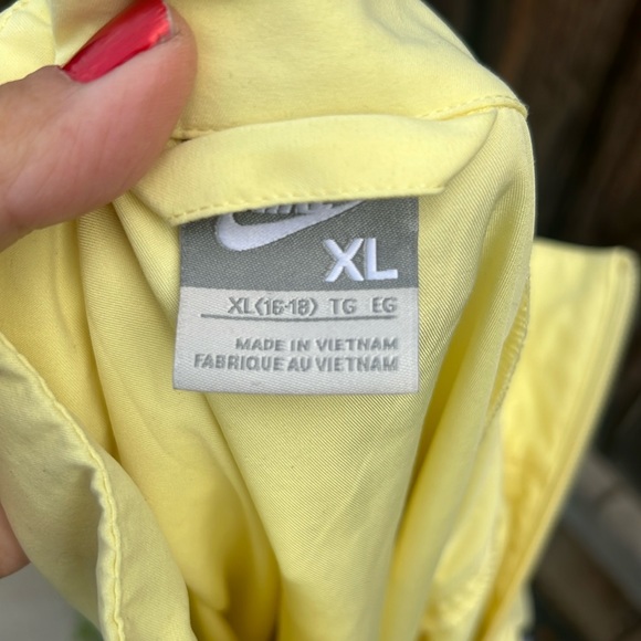 Nike Yellow Lightweight Windbreaker Full Zip Up Mock Neck Jacket Women s XL - Picture 2 of 16